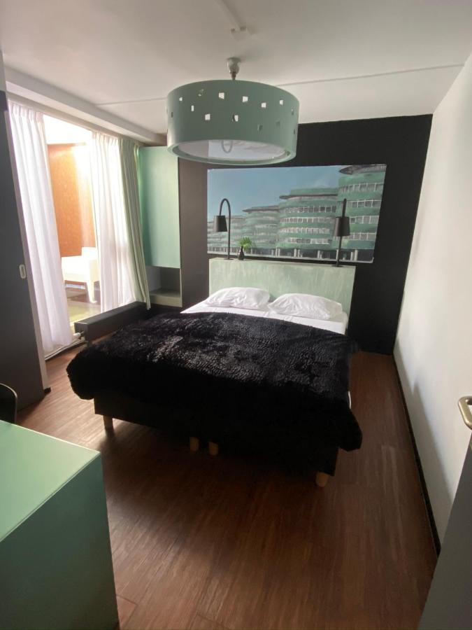 Single Room,737890576:JPEG